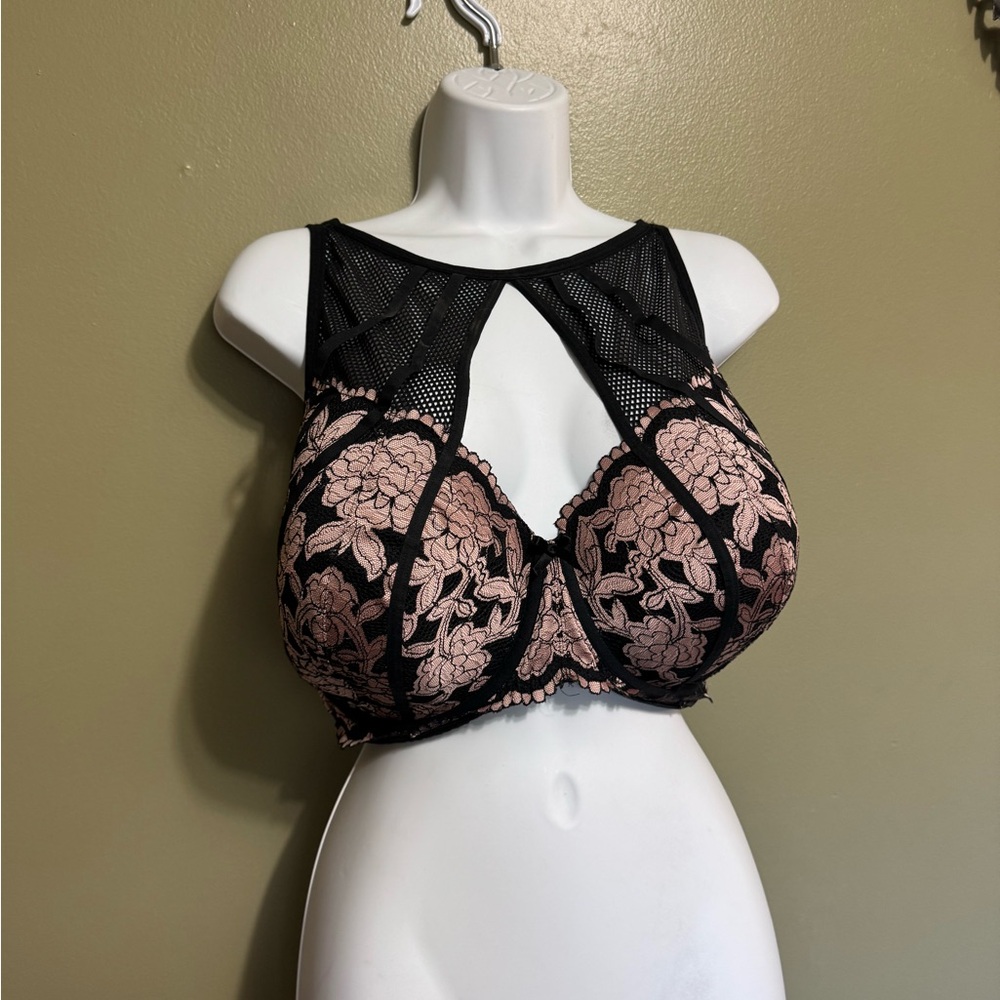 Cacique Lightly Line Balconette Bra, Size 42F